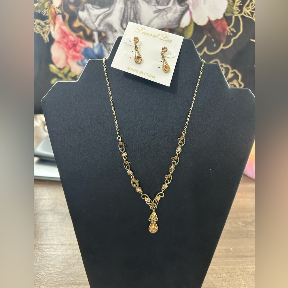 NWT necklace and earring set